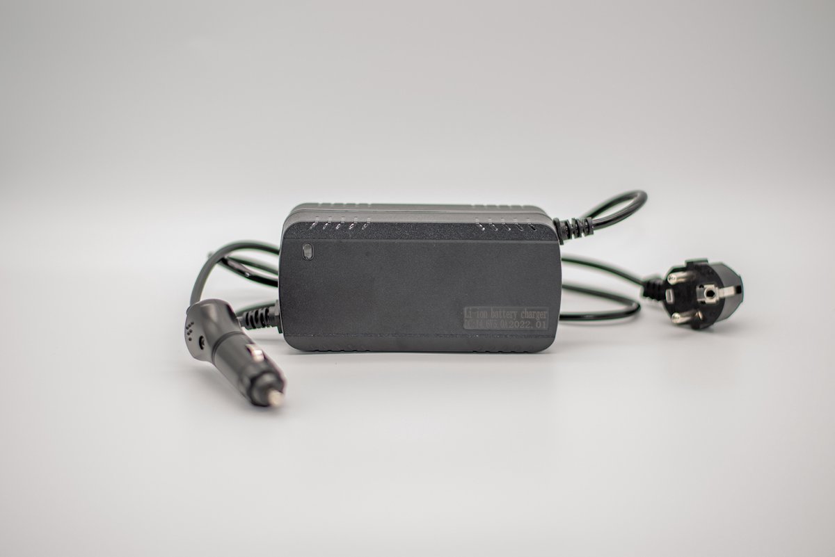 Accu Oplader 12V 5A voor LiFePO4 accu