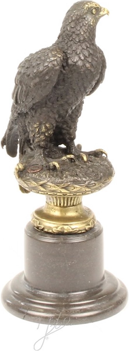 EEN BRONZEN BEELD VAN EEN ADELAAR