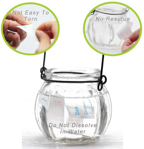 Glazen pot met water en een label waarop staat "Do Not Dissolve In Water". Bovenste cirkels tonen het label dat niet makkelijk scheurt en geen residu achterlaat.