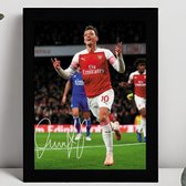 Mesut Özil Ingelijste Handtekening – 15 x 10cm In Klassiek Zwart Frame – Gedrukte handtekening – Voetbal Lgende - Arsenal - Real Madrid