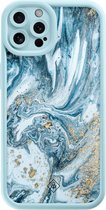 Casimoda® hoesje - Geschikt voor iPhone 12 Pro - Marble Sea - Effen telefoonhoesje met lensbescherming - TPU - Backcover - Blauw