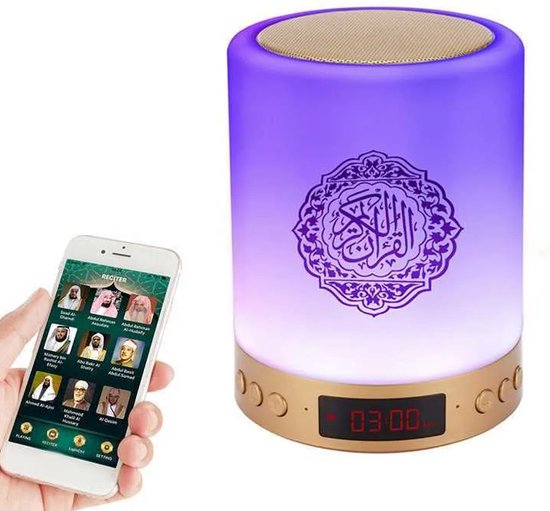 Koran speaker met paarse aanraaklamp, die bediend wordt met een smartphone app met lijst van recitanten.