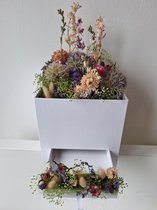 Gedroogde bloemen doos - geschenkdoos - incl. macarons zeepjes