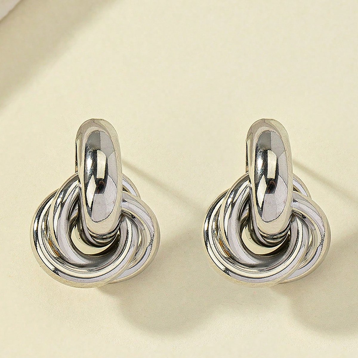 Statement oorbellen - Knoopdesign - Glanzend - Chique