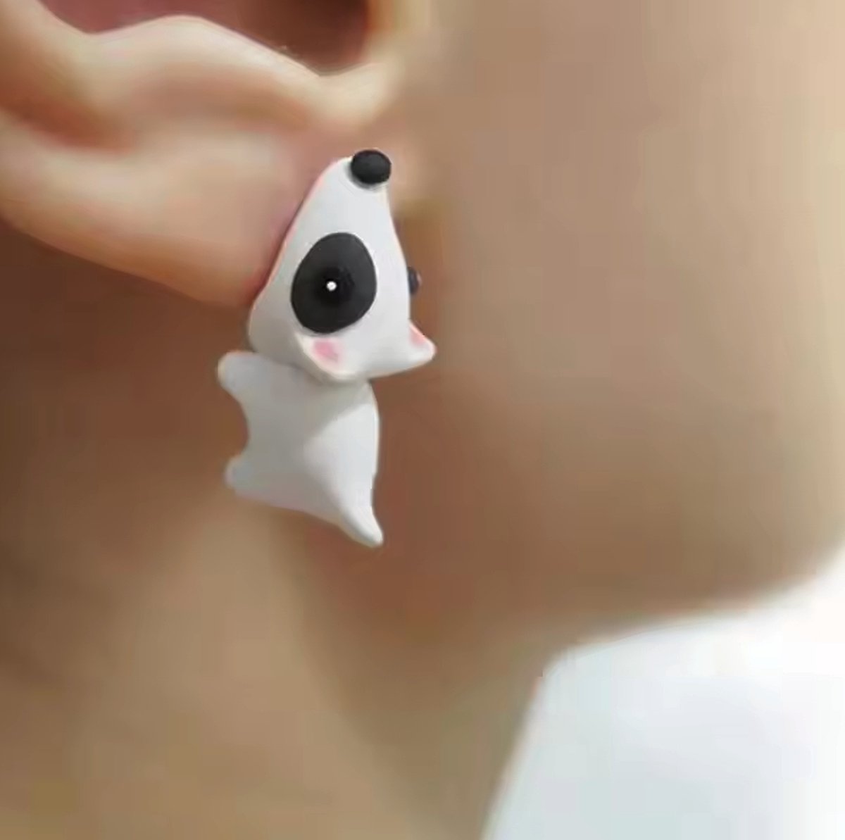 Hiden - Oorbellen - Oorknopjes - Oorringen - Sieraden - Cadeau - Sieraden Dames - Kinderen - Fashion - Earrings - Subtiele oorbellen - Witte Hond