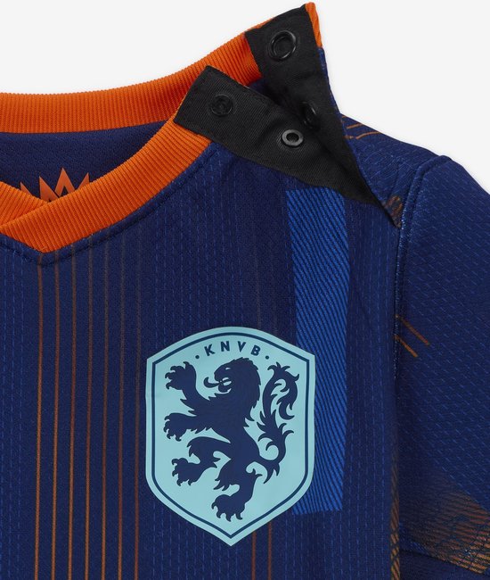 Nike Nederland 2024 Stadium Uit Nike Driedelig Replica Voetbaltenue Baby's Peuters Safety Orange Maat 9-12