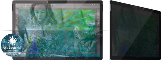 Twee Surface Book 13.5 inch schermen, één met een privacy filter. Beide schermen tonen een afbeelding van kinderen en een pauw.
