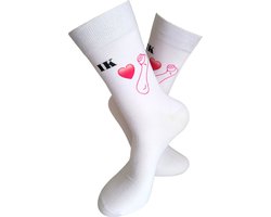 Vibrator - Valentijn - I Love you - Grappige cadeau - Verjaardag - Valentijns cadeau - Vrijgezellen cadeau - Grappige sokken - Sex Toys - Cadeau voor vrouw - Kado - Sokken - Verjaardags cadeau haar - Kan niet zonder - LuckyDay Socks - Maat 37-44