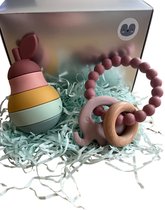 Baby Geschenkset - 2-delige set - Kraamcadeau - babyshower- gender reveal - Unisex baby cadeau - kraamvisite- jongen - meisje - giftset - bijtring - doorkomende tandjes- speelpeer - educatief speelgoed