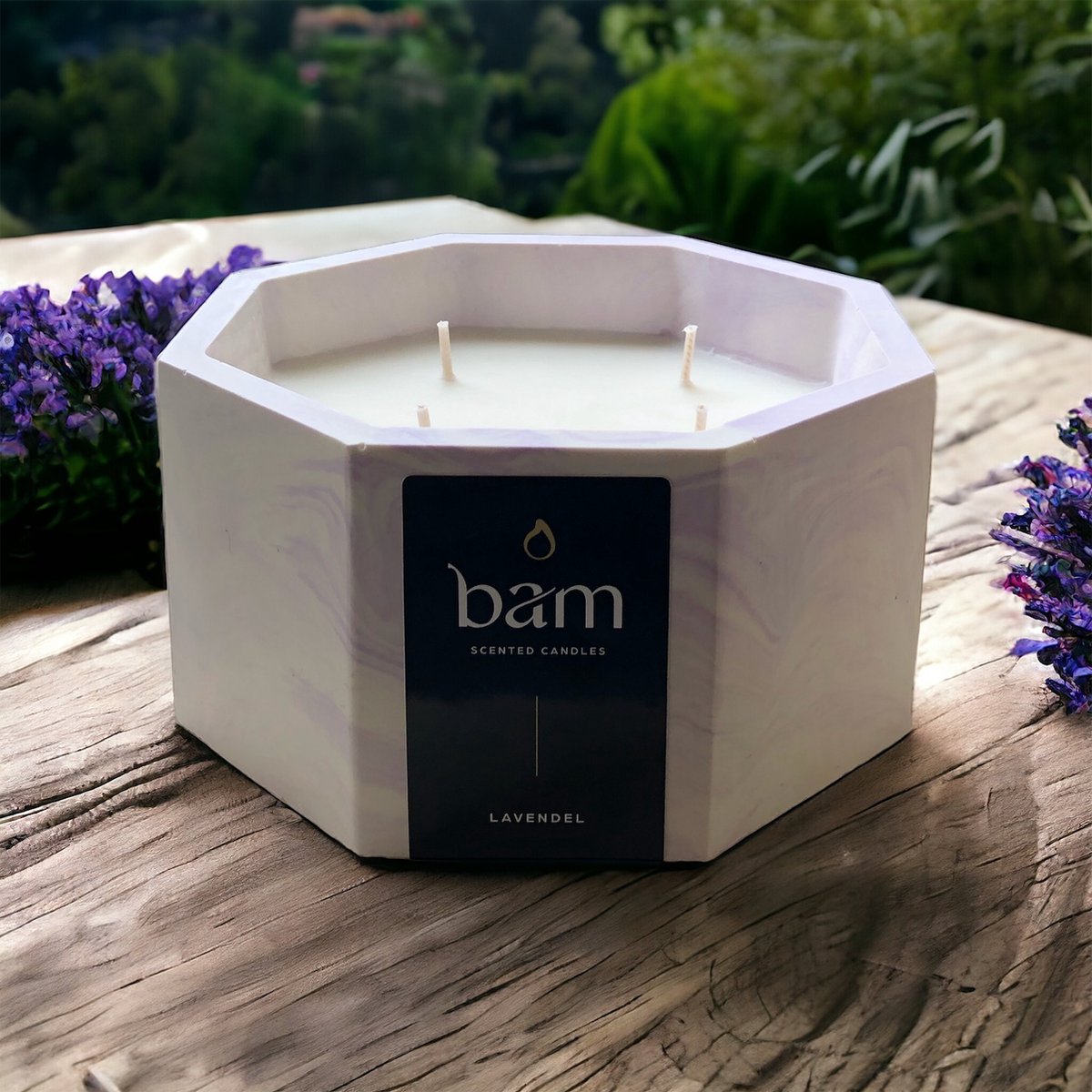 Bam Lavendel geurkaars met 4 wieken in een paars gemarmerd handmade potje - 80 branduren (545g) - cadeautip - geschenk - vegan