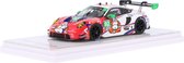 Het 1:43 Diecast-model van de Porsche 911 GT3 R GTD Kelly-Moss met Riley #92 van de 24H Daytona van 2023. De fabrikant van het schaalmodel is Truescale Miniatures. Dit model is alleen online verkrijgbaar