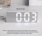 Digitale klok groot display - LED Wekker - Wit - 2 niveaus helderheid - batterij of opladen USB - voor thuis - slaapkamer - wekker
