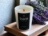 BAM lavendel geurkaars met houten wiek in een wit potje - 25 branduren (65g) - cadeautip - geschenk - vegan