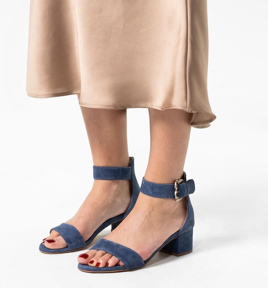 Manfield - Dames - Blauwe suède sandalen met hak - Maat 40