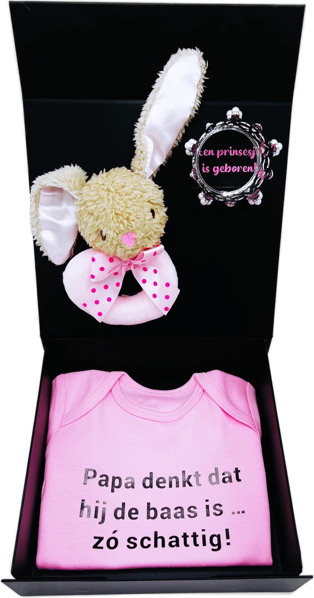 Goedkoopste Kraamcadeau meisje met roze romper en rammelaar - cadeau geboorte meisje, kan ook rechtstreeks als cadeau worden verstuurd