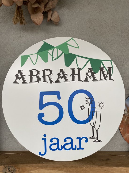 Abraham 50 jaar bord met slingers en champagneglazen.