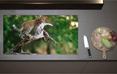 Inductieplaat Beschermer - Baby Luipaard lopend over Smalle Tak in het Bos - 95x51 cm - 2 mm Dik - Inductie Beschermer - Bescherming Inductiekookplaat - Kookplaat Beschermer van Wit Vinyl