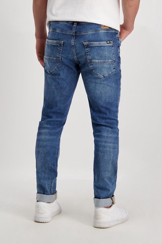Blauwe slim fit jeans met lichte wassing, C.A.R.S. Jeans merkdetails en opgerolde zoom.