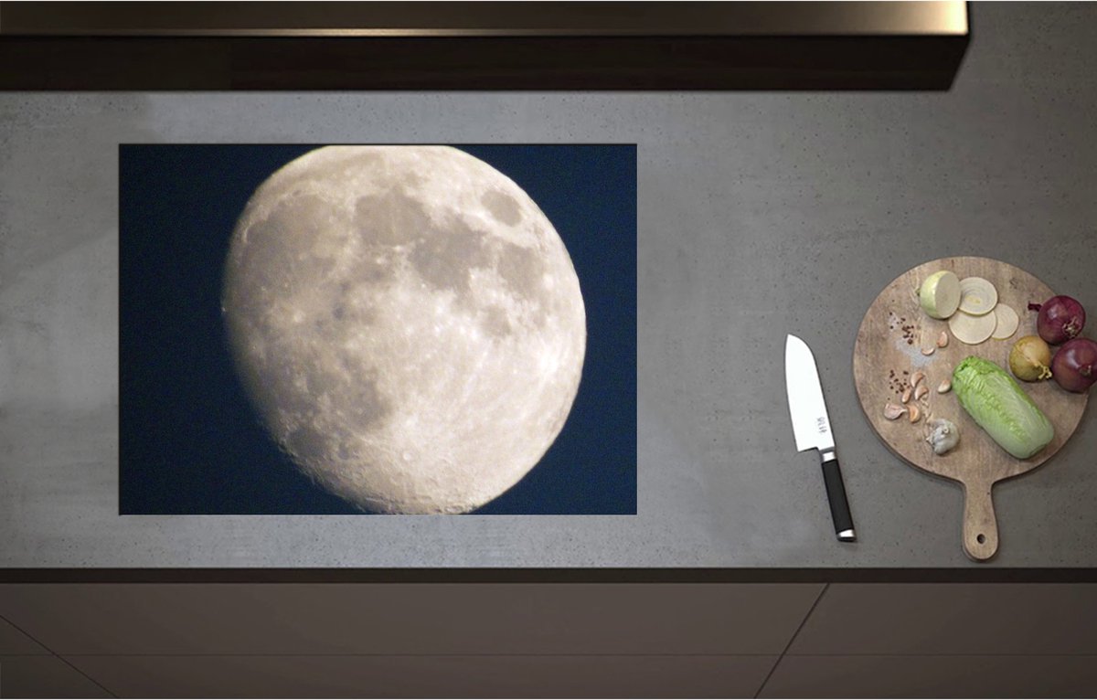 Inductieplaat Beschermer - Bijna Volle Maan in Blauwe Lucht - 71x51 cm - 2 mm Dik - Inductie Beschermer - Bescherming Inductiekookplaat - Kookplaat Beschermer van Zwart Vinyl
