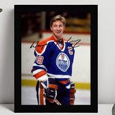 Wayne Gretzky Ingelijste Handtekening – 15 x 10cm In Klassiek Zwart Frame – Gedrukte handtekening – Ice Hockey - NHL - Ijshockey - National Hockey League - Edmonton Oilers - Canada