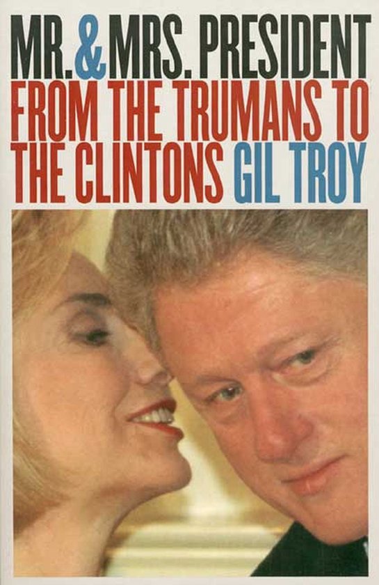Couverture de livre avec un gros plan de Hillary et Bill Clinton. Texte : MR.&MRS. PRESIDENT FROM THE TRUMANS TO THE CLINTONS GIL TROY.