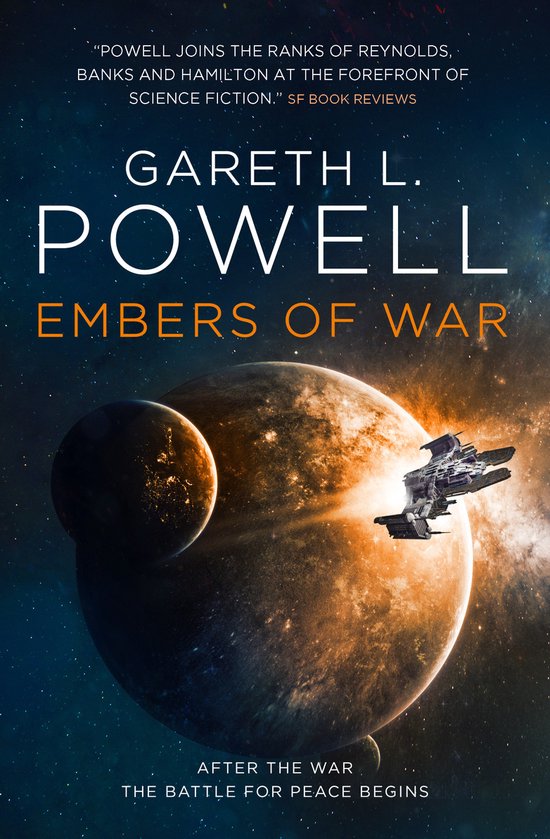 Boekomslag van 'Embers of War' met een ruimteschip dat langs planeten vliegt, met de tekst 'Gareth L. Powell' en 'Embers of War'.