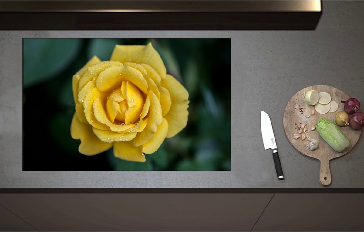 Inductieplaat Beschermer - Bovenaanzicht van Druppels op Gele Landora Roos - 85x55 cm - 2 mm Dik - Inductie Beschermer - Bescherming Inductiekookplaat - Kookplaat Beschermer van Zwart Vinyl