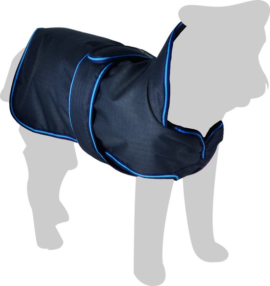 Zwarte hondenjas met blauwe biezen, voorgevormd voor het lichaam van de hond.