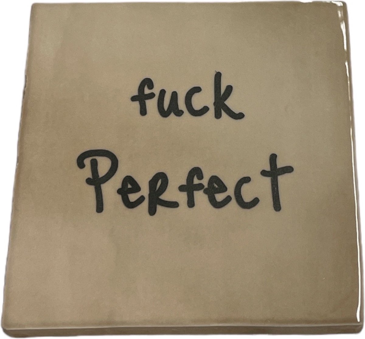Hippe tegeltje met tekst: Fuck Perfect | Beige met charcoal grijs | Gepersonaliseerde cadeau | Hippe Spreuktegel | Nieuwe woning cadeau | Housewarming cadeau