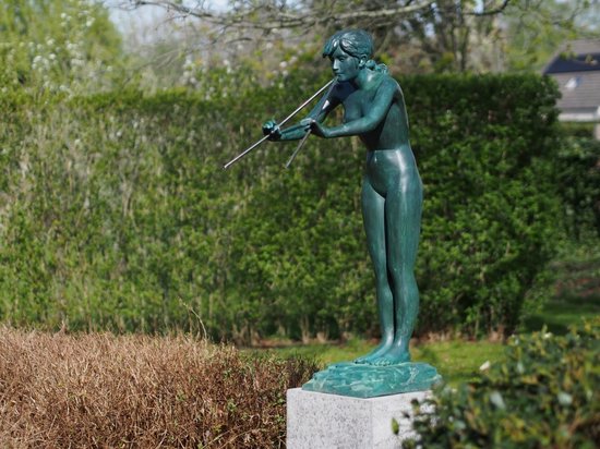 Tuinbeeld - brons - Vrouw met fluit - Bronzen beeld - 35 cm hoog - bronzartes