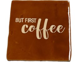 Hippe tegeltje met tekst: But first coffee | Roest met beige | Gepersonaliseerde cadeau | Hippe Spreuktegel | Nieuwe woning cadeau | Housewarming cadeau | Quote tegeltje met Koffie coffee