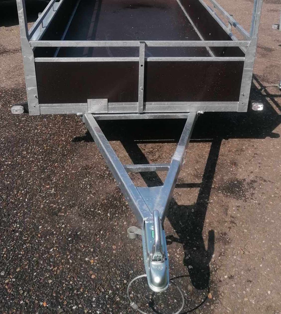 Aanhangwagen met hout 225x132cm met 1 as van 750kg