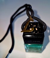 Autoparfum Golden Gift met Letter L - 8ml - Oosters Hamam - Dupe - Car perfume - Auto Luchtverfrisser - Autoverfrisser - Autogeur - Autogeurtje - Cadeau heren - Cadeau dames - Moederdag - Vaderdag - Verjaardag - Valentijnsdag