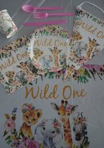 Wild one - Feestpakket- Verjaardag - Thema set kinderfeest - Jongen - Meisje - Versiering- Glitter - Slingers - Roze - Tafelkleed - Themafeest Dieren-Leeuw - Olifant - Giraffe - Fijne verjaardag