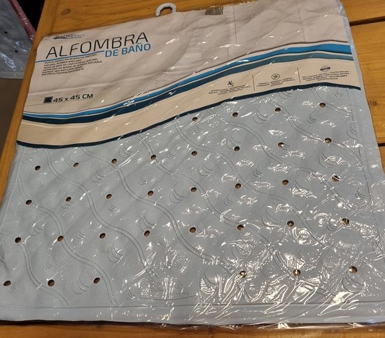 Antislip badmat van 45 x 45 cm, lichtblauw met reliëf en kleine gaatjes.