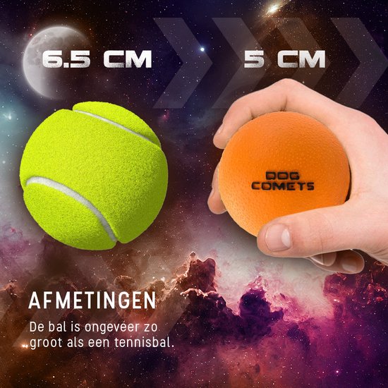 Een oranje Dog Comets bal naast een grotere, gele tennisbal. Tekst geeft de afmetingen aan.