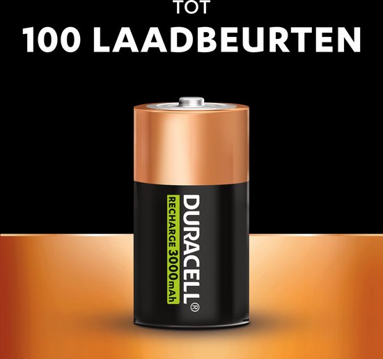 Duracell Recharge 3000mAh batterij op een oranje achtergrond.