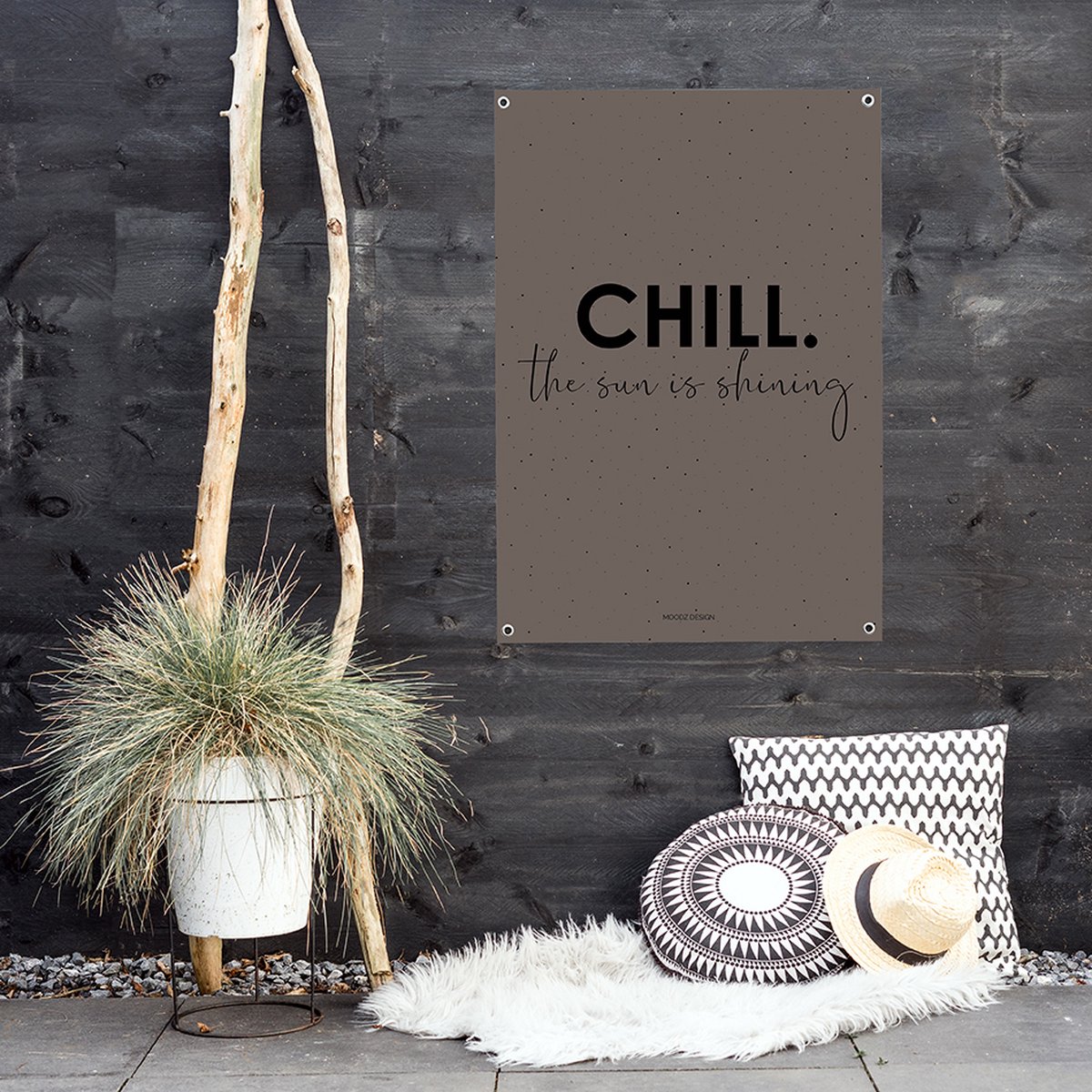 MOODZ design | Tuinposter | Buitenposter | Chill, the sun is shining | 50 x 70 cm | Bruin