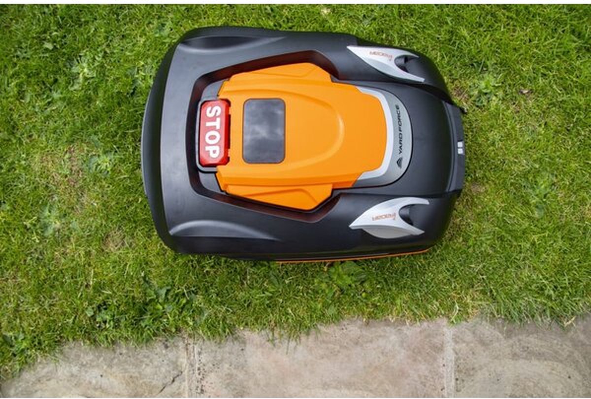 Afbeelding 2 van Yard Force NX 100i - Robotmaaier - tot 1000m² - Regensensor - iRadar ultrasone sensor - multizone instelbar - App bediening - Wifi - Diervriendelijk - Robot grasmaaiers - Grasmaaier