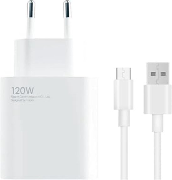 Chargeur blanc 120W avec le texte 'Xiaomi Communications Co., Ltd. Designed by Xiaomi' et un câble USB-A vers Micro-USB blanc.