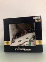 Kerstdorpje. Sneeuwberg met vullende cadeau zak. Met LED