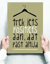 Wandbord: Trek iets positiefs aan, dat past altijd! - 30 x 42 cm