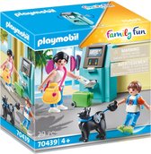 PLAYMOBIL Family Fun Vacanciers et distributeur automatique - 70439