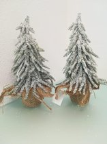 2 leuke kunstkerstboompjes - besneeuwd