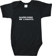 Go Mama® Baby Cadeau - Zwangerschap aankondiging - Baby Pyjama - Rompertjes Baby met Tekst - Babyshower - Slapen doen we 's nachts - Zwart - Maat 62/68 - Korte mouw