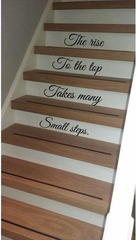 Foto: Trapsticker the rise to the top takes many small steps wit letterhoogte 10 cm engelse teksten trapstickers