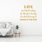 Muursticker Dance In The Rain -  Goud -  110 x 97 cm  -  alle muurstickers  woonkamer  slaapkamer  engelse teksten - Muursticker4Sale