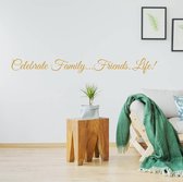 Muursticker Celebrate Family...Friends..Life! -  Goud -  160 x 19 cm  -  woonkamer  engelse teksten  alle - Muursticker4Sale