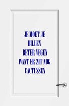 Muursticker Je Moet Je Billen Beter Vegen Want Er Zit Nog Cactussen - Donkerblauw - 30 x 40 cm - nederlandse teksten toilet raam en deur stickers - toilet