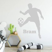 Muursticker Voetbalspeler -  Zilver -  40 x 53 cm  -  baby en kinderkamer  naam stickers  alle - Muursticker4Sale